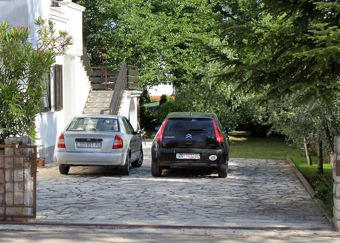 Apartments With Parking Space Vantacici, Krk - 5425 Vantacici